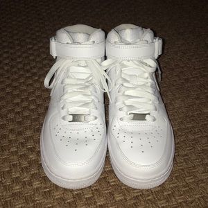 Nike Women’s Air Force 1 Mid ‘07 Shoes